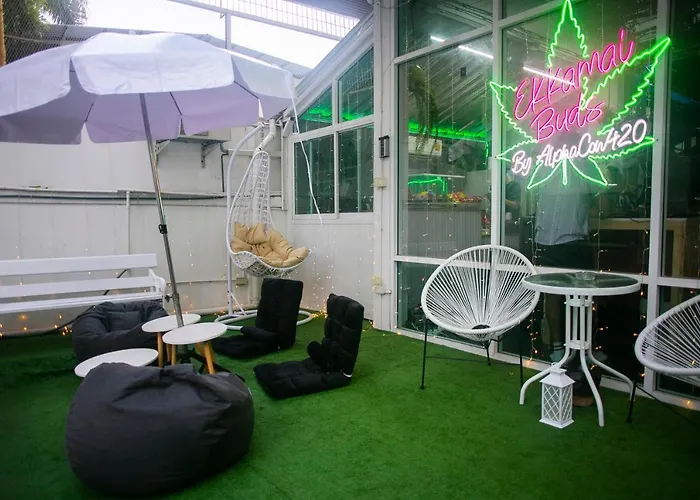 420 - Ekkamai Buds & Beds Albergue *