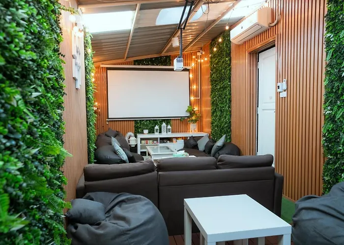 420 - Ekkamai Buds & Beds Albergue