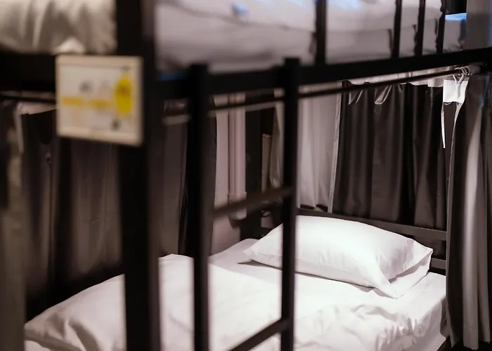 420 - Ekkamai Buds & Beds Albergue *