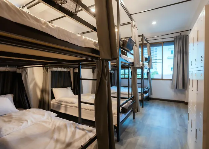 420 - Ekkamai Buds & Beds Albergue