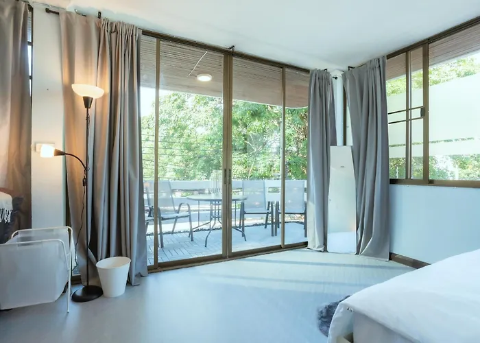 420 - Ekkamai Buds & Beds Banguecoque