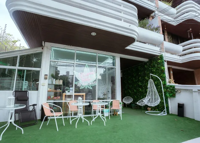 420 - Ekkamai Buds & Beds Albergue *